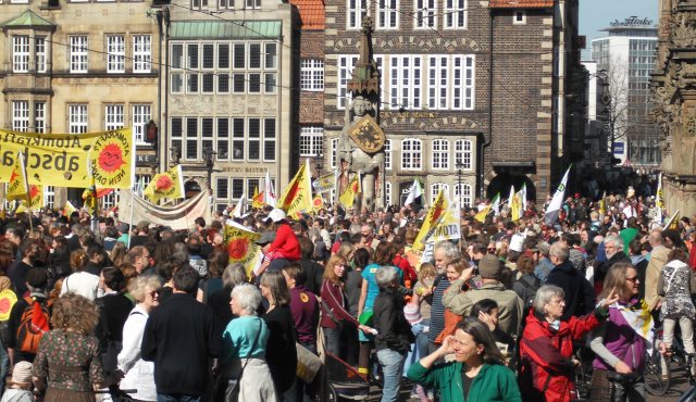 Anti-AKW-Demo am 2. April 2011 
auf dem Bremer Marktplatz