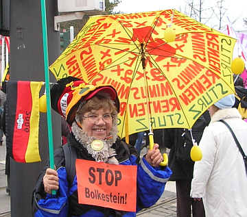 Ursula Gatzke auf der Demo gegen 
Bolkestein in Straßburg am 11. 2. 2006