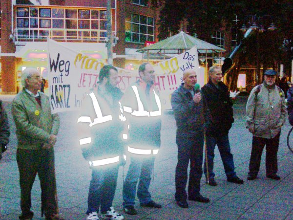 Kollegen vom Komitee 'Wir sind der GHB'
auf der Bremer Montagsdemo